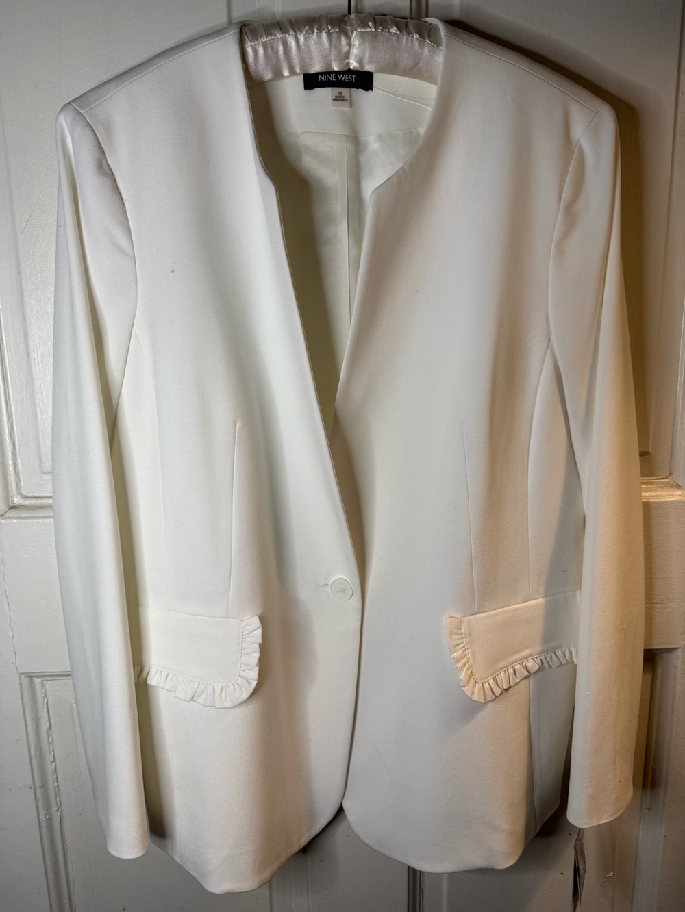 Nine West White Open-Collar Single-Button Blazer with Ruffle Pockets
